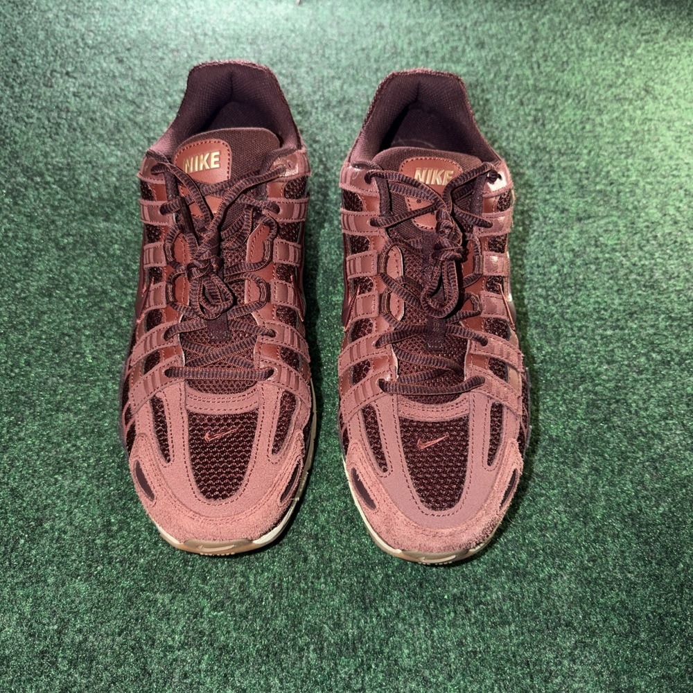 Nike P-6000 SE Dark Pony Metallic Gold Burgundy Crush Men's Size 11 HF0015-200